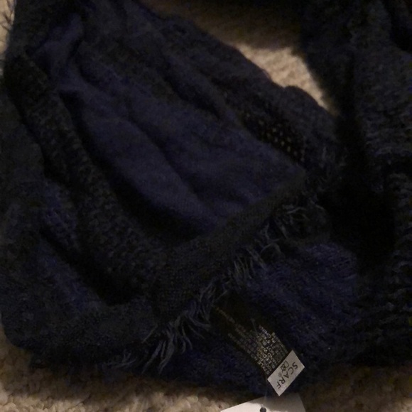 Figure-8 Scarf🧣 - Picture 2 of 4